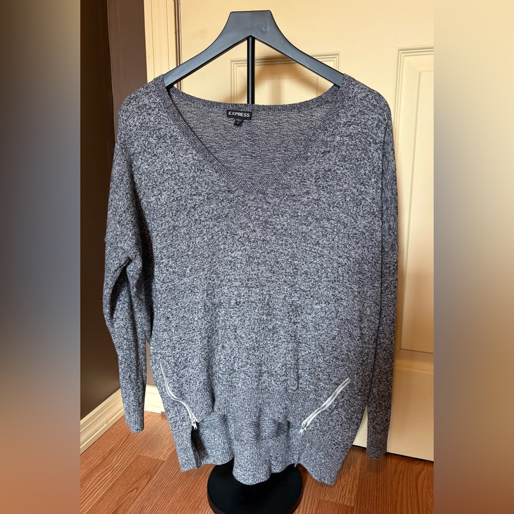 Express Women's Charcoal V-Neck Sweater